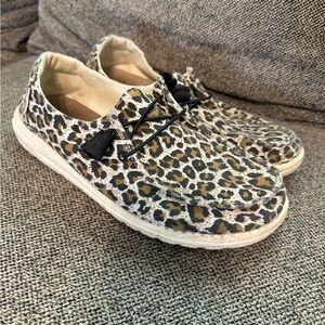 Hey Dude Leopard print womens size 9
